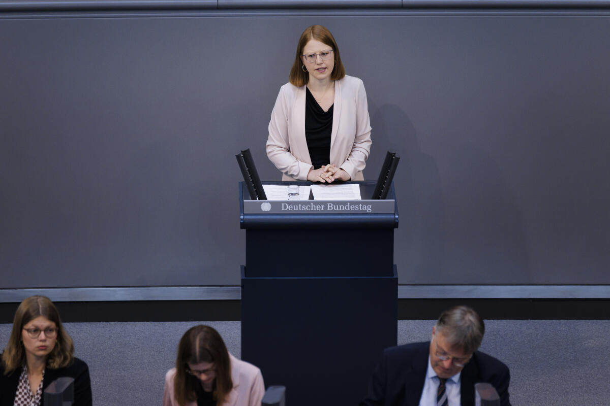 Katrin Helling-Plahr, FDP, MdB, hält eine Rede zu TOP 5 „Reform der Sterbehilfe“ im Plenum. Helling-Plahr, Katrin Katrin Helling-Plahr, FDP, MdB, hält eine Rede zu TOP 5 „Reform der Sterbehilfe“ im Plenum.