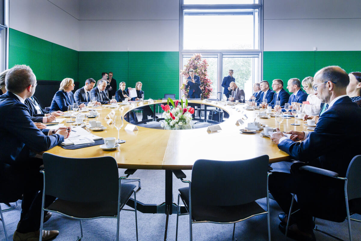 Bundestagspräsidentin Bärbel Bas, SPD, MdB, empfängt den Marschall des Senats der Republik Polen, Prof. Tomasz Grodzki. Blick in den Raum. Bundestagspräsidentin Bärbel Bas, SPD, MdB, empfängt den Marschall des Senats der Republik Polen, Prof. Tomasz Grodzki. Blick in den Raum.