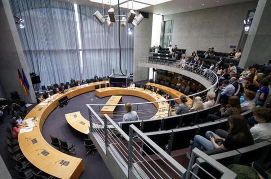  Marie-Elisabeth-Lüders-Haus, Anhörungssaal