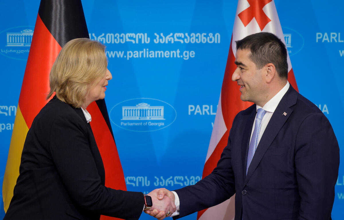 Bundestagspräsidentin Bärbel Bas, SPD, MdB, reist nach Riga (Lettland), Georgien und in die Republik Moldau. Hier Begrüßung durch den georgischen Parlamentspräsidenten, Schalwa Papuaschwili. Bas, Bärbel Bundestagspräsidentin Bärbel Bas, SPD, MdB, reist nach Riga (Lettland), Georgien und in die Republik Moldau. Hier Begrüßung durch den georgischen Parlamentspräsidenten, Schalwa Papuaschwili.