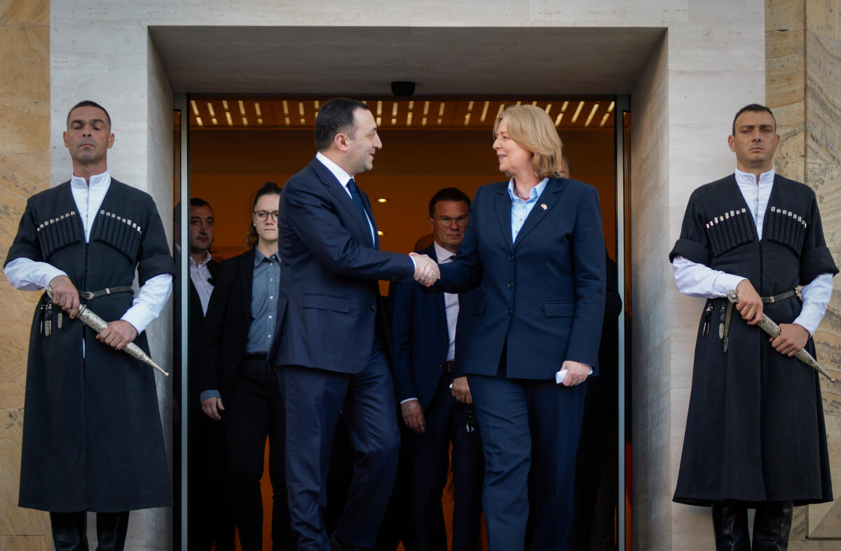 Bundestagspräsidentin Bärbel Bas, SPD, MdB, reist nach Riga (Lettland), Georgien und in die Republik Moldau. Hier Verabschiedung nach dem Gespräch mit dem Ministerpräsidenten von Georgien, Irakli Garibaschwili. Bas, Bärbel Bundestagspräsidentin Bärbel Bas, SPD, MdB, reist nach Riga (Lettland), Georgien und in die Republik Moldau. Hier Verabschiedung nach dem Gespräch mit dem Ministerpräsidenten von Georgien, Irakli Garibaschwili.