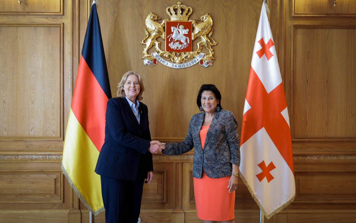 Bundestagspräsidentin Bärbel Bas, SPD, MdB, reist nach Riga (Lettland), Georgien und in die Republik Moldau. Hier Gespräch mit der Staatspräsidentin von Georgien, Salome Surabischwili. Bas, Bärbel Bundestagspräsidentin Bärbel Bas, SPD, MdB, reist nach Riga (Lettland), Georgien und in die Republik Moldau. Hier Gespräch mit der Staatspräsidentin von Georgien, Salome Surabischwili.