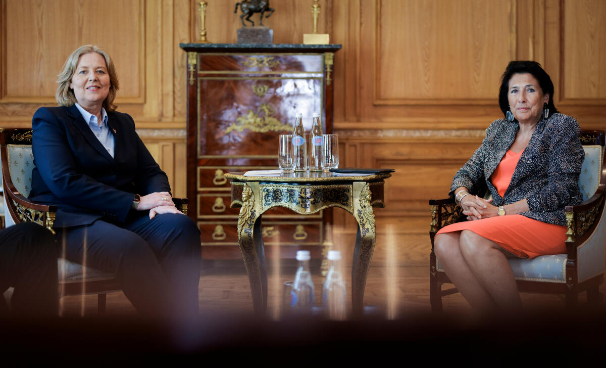 Bundestagspräsidentin Bärbel Bas, SPD, MdB, reist nach Riga (Lettland), Georgien und in die Republik Moldau. Hier Gespräch mit der Staatspräsidentin von Georgien, Salome Surabischwili. Bas, Bärbel Bundestagspräsidentin Bärbel Bas, SPD, MdB, reist nach Riga (Lettland), Georgien und in die Republik Moldau. Hier Gespräch mit der Staatspräsidentin von Georgien, Salome Surabischwili.