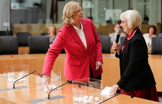 Bas, Bärbel Marie-Elisabeth-Lüders-Haus, Anhörungssaal