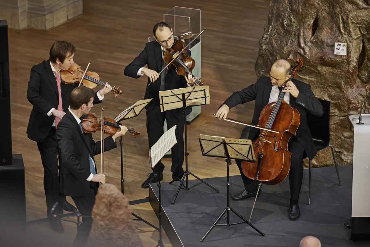 Feierstunde aus Anlass des 75. Jahrestages der konstituierenden Sitzung des Parlamentarischen Rates im Museum Koenig Bonn. Hier das Beethoven-Streichquartett. Feierstunde aus Anlass des 75. Jahrestages der konstituierenden Sitzung des Parlamentarischen Rates im Museum Koenig Bonn. Hier das Beethoven-Streichquartett.