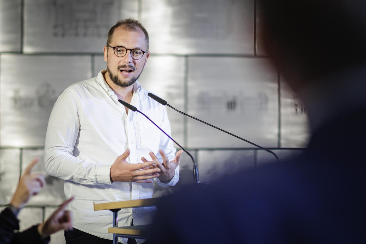 Tag der Ein- und Ausblicke (TEA) 2023. Künstler und Architekt Sebastian Felix Ernst (im Bild) während der Enthüllung der Kunst-Installation "Der Reichstagszyklus". Tag der Ein- und Ausblicke (TEA) 2023. Künstler und Architekt Sebastian Felix Ernst (im Bild) während der Enthüllung der Kunst-Installation "Der Reichstagszyklus".