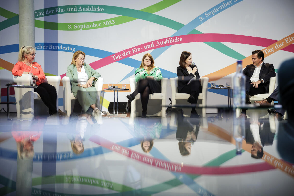 Mittag, Susanne; Latendorf, Ina; Schröder, Christina-Johanne Tag der Ein- und Ausblicke (TEA) 2023. Hier eine Podiumsdiskussion zum Thema "Tierhaltungskennzeichnung" vom Ausschuss für Ernährung und Landwirtschaft. 