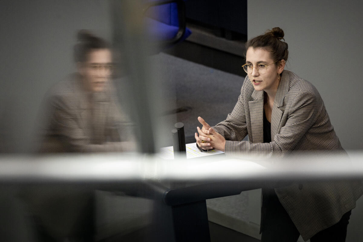 Düring, Deborah Deborah Düring, Bündnis 90/Die Grünen, MdB, hält eine Rede zum Einzelplan 23 „Wirtschaftliche Zusammenarbeit und Entwicklung“ im Plenum.