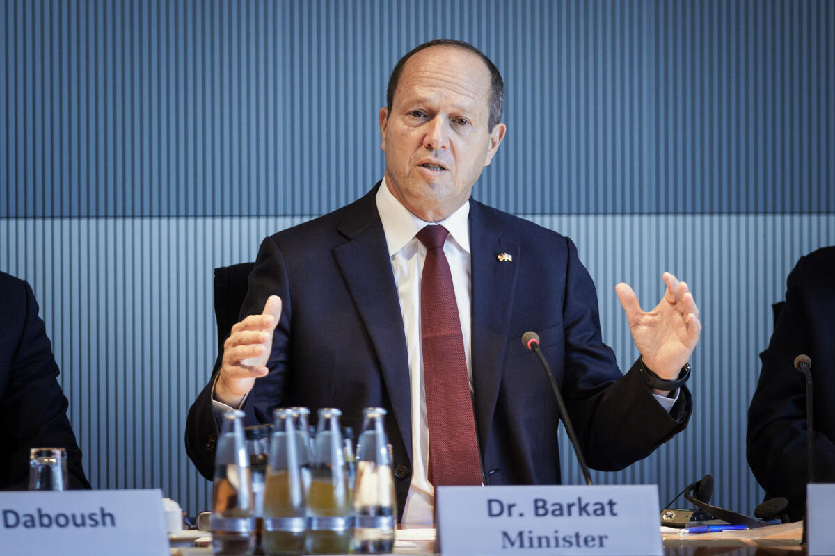 Antrittsbesuch des israelischen Wirtschaftsminister Nir Barkat (im Bild) mit seiner Delegation im Wirtschaftsausschuss unter Leitung von Michael Grosse-Brömer, CDU/CSU, MdB. Grosse-Brömer, Michael Antrittsbesuch des israelischen Wirtschaftsminister Nir Barkat (im Bild) mit seiner Delegation im Wirtschaftsausschuss unter Leitung von Michael Grosse-Brömer, CDU/CSU, MdB.