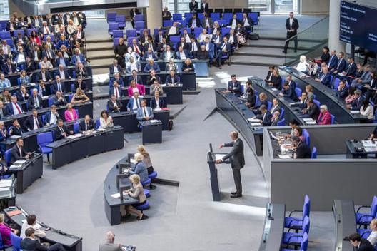 Merz, Friedrich Reichstagsgebäude, Plenarsaal