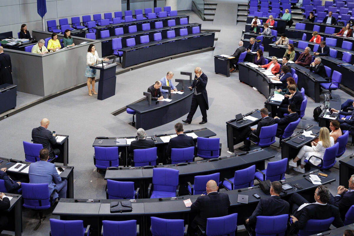 Dorothee Bär, CDU/CSU, MdB, hält eine Rede zu TOP 3 "1. Todestag Jina Mahsa Amini im Iran" im Rahmen der 121. Sitzung des Bundestages. Bär, Dorothee Dorothee Bär, CDU/CSU, MdB, hält eine Rede zu TOP 3 "1. Todestag Jina Mahsa Amini im Iran" im Rahmen der 121. Sitzung des Bundestages.
