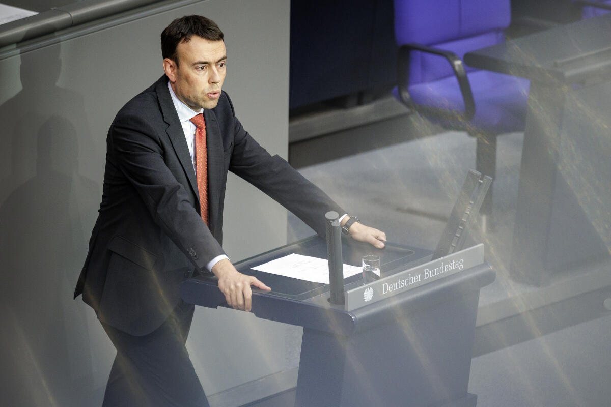 Dr. Nils Schmid, SPD, MdB, hält eine Rede zu TOP 3 "1. Todestag Jina Mahsa Amini im Iran" im Rahmen der 121. Sitzung des Bundestages. Schmid, Nils Dr. Nils Schmid, SPD, MdB, hält eine Rede zu TOP 3 "1. Todestag Jina Mahsa Amini im Iran" im Rahmen der 121. Sitzung des Bundestages.