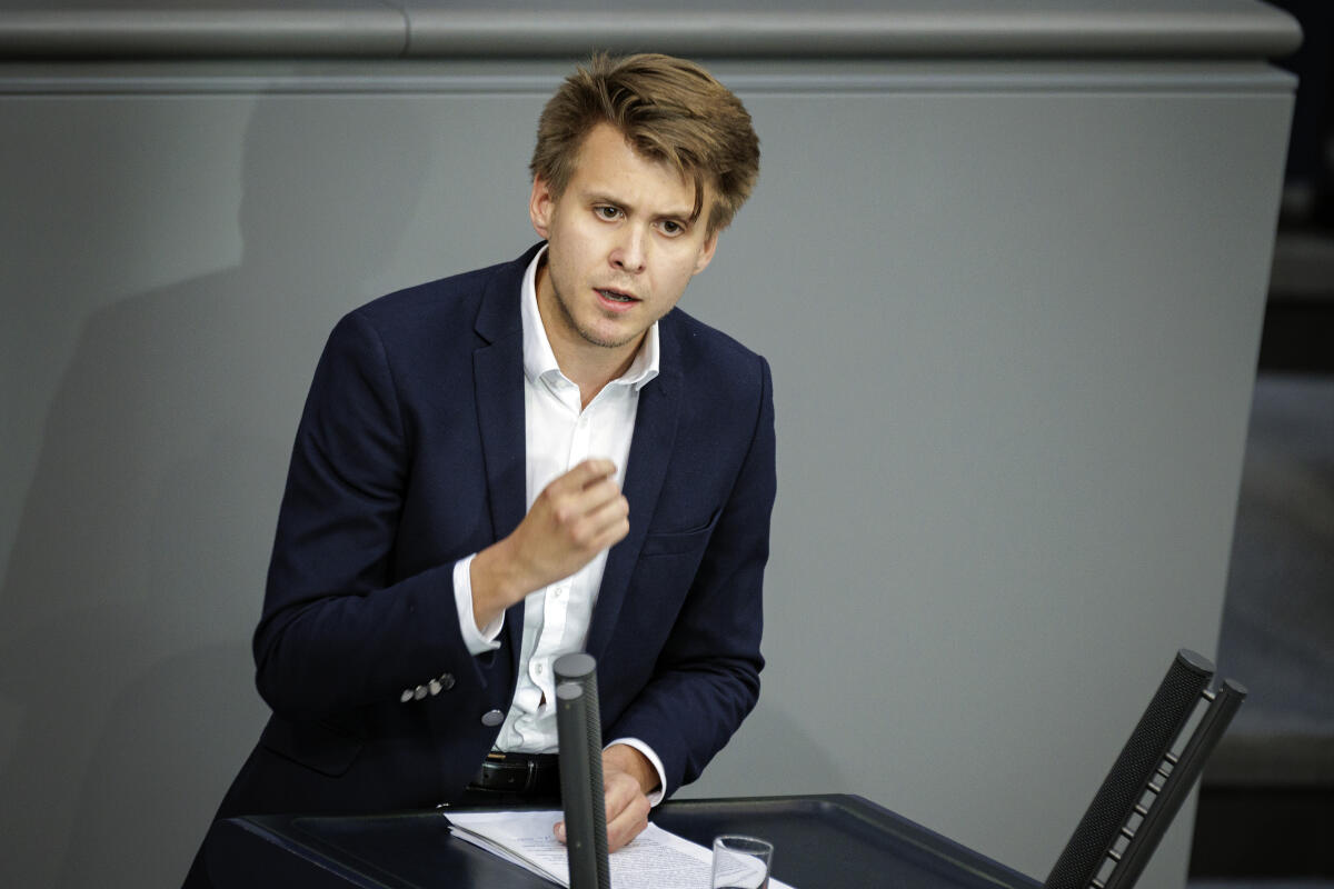 Max Lucks, CDU/CSU, MdB, hält eine Rede zu TOP 3 "1. Todestag Jina Mahsa Amini im Iran" im Rahmen der 121. Sitzung des Bundestages. Lucks, Max Max Lucks, CDU/CSU, MdB, hält eine Rede zu TOP 3 "1. Todestag Jina Mahsa Amini im Iran" im Rahmen der 121. Sitzung des Bundestages.