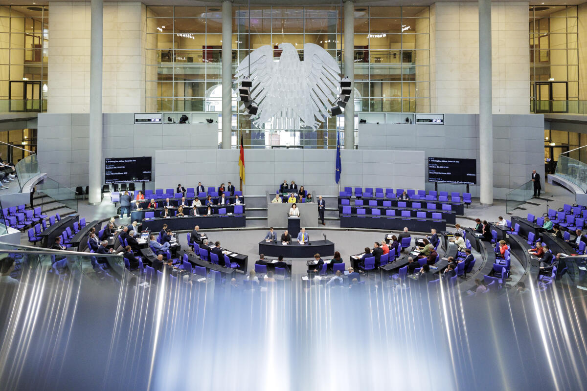 Dorothee Bär, CDU/CSU, MdB, hält eine Rede zu TOP 3 "1. Todestag Jina Mahsa Amini im Iran" im Rahmen der 121. Sitzung des Bundestages. Bär, Dorothee Dorothee Bär, CDU/CSU, MdB, hält eine Rede zu TOP 3 "1. Todestag Jina Mahsa Amini im Iran" im Rahmen der 121. Sitzung des Bundestages.