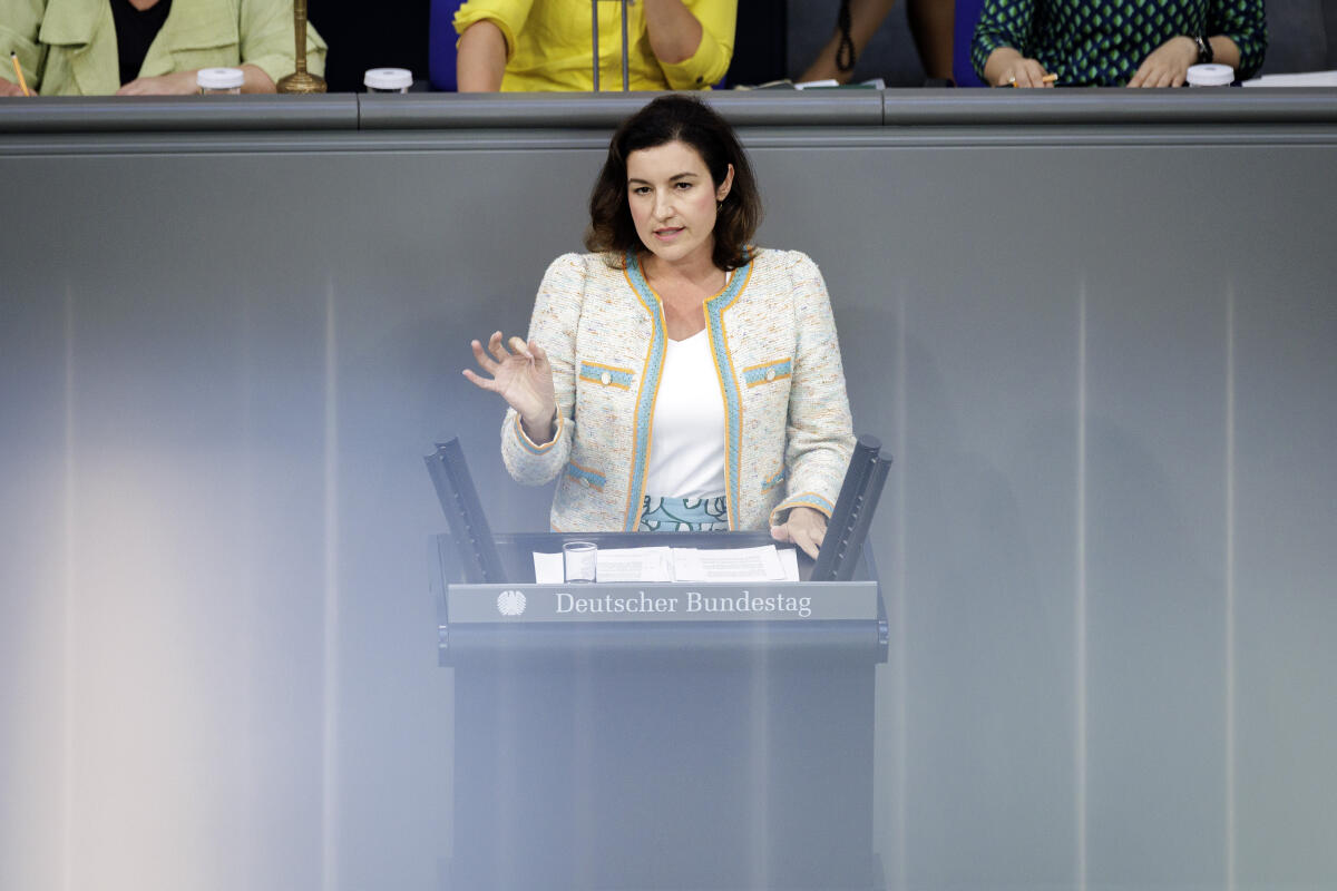 Dorothee Bär, CDU/CSU, MdB, hält eine Rede zu TOP 3 "1. Todestag Jina Mahsa Amini im Iran" im Rahmen der 121. Sitzung des Bundestages. Bär, Dorothee Dorothee Bär, CDU/CSU, MdB, hält eine Rede zu TOP 3 "1. Todestag Jina Mahsa Amini im Iran" im Rahmen der 121. Sitzung des Bundestages.