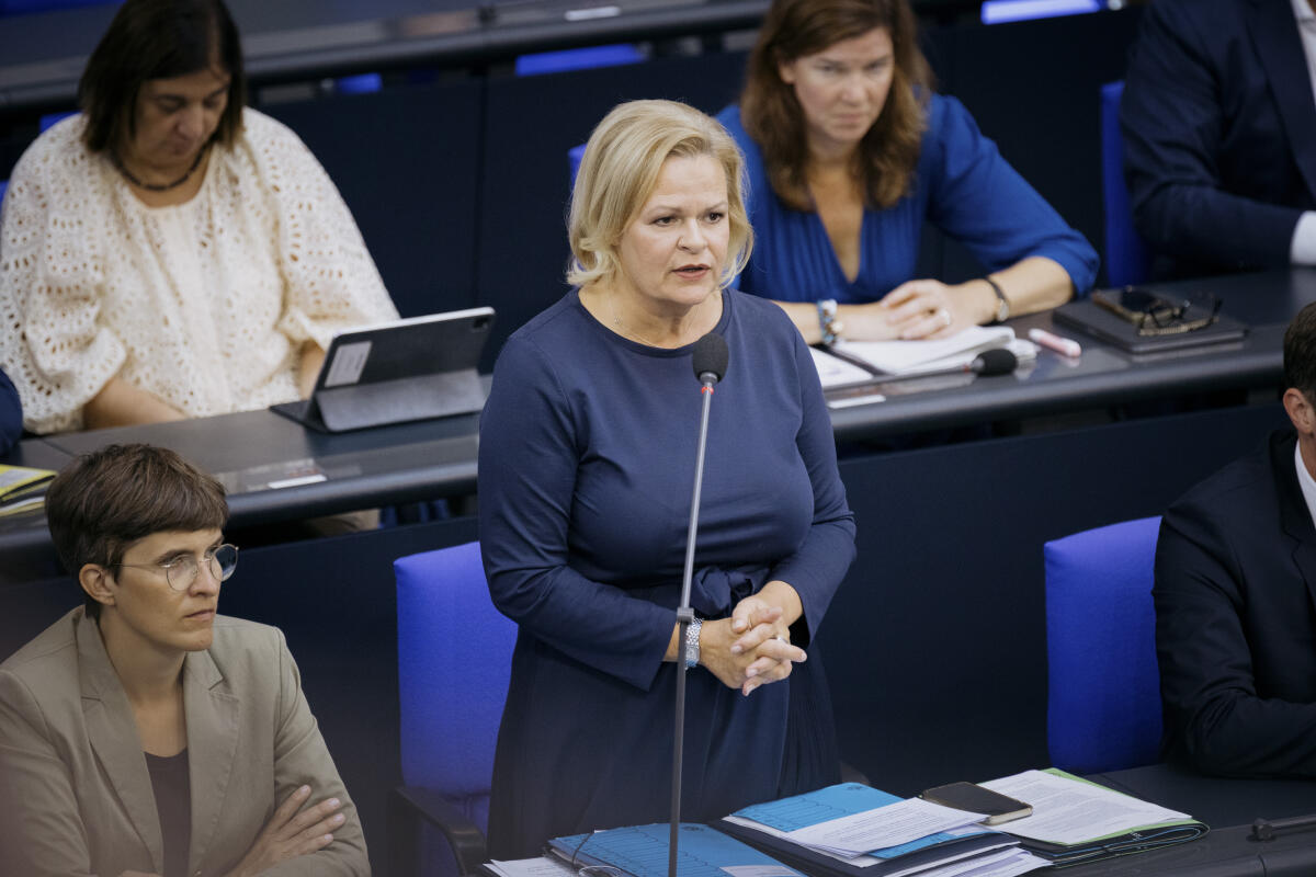 Bundesministerin für Inneres und Heimat, Nancy Faeser (SPD), während der Regierungsbefragung im Bundestag in Berlin, 20.09.2023. Faeser, Nancy Bundesministerin für Inneres und Heimat, Nancy Faeser (SPD), während der Regierungsbefragung im Bundestag in Berlin, 20.09.2023.