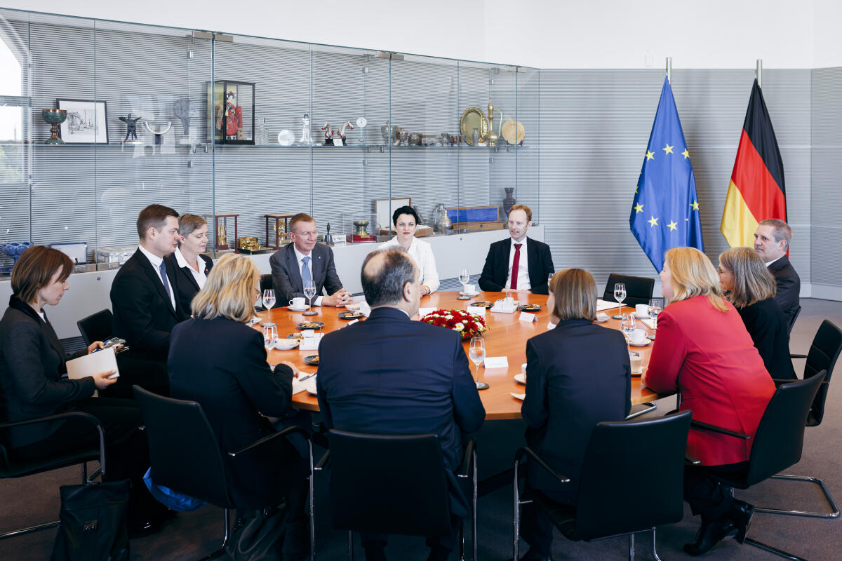 Bundestagspräsidentin Bärbel Bas, SPD, MdB, empfängt den Präsidenten der Republik Lettland, Edgars Rinkēvičs (m), zu einem Gespräch. Bundestagspräsidentin Bärbel Bas, SPD, MdB, empfängt den Präsidenten der Republik Lettland, Edgars Rinkēvičs (m), zu einem Gespräch.