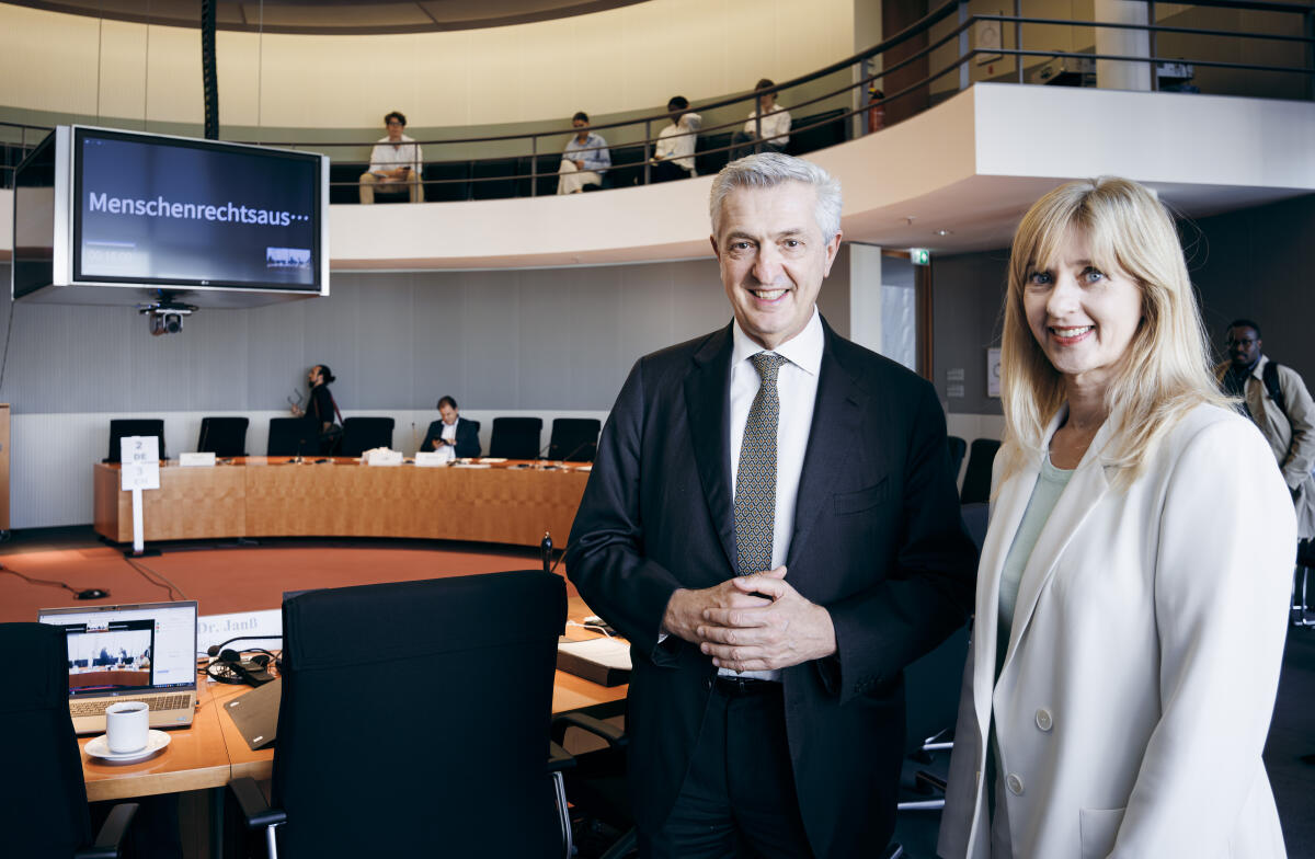 Filippo Grandi (l), Hoher Flüchtlingskommissar der Vereinten Nationen zu Gast im Ausschuss für Menschenrechte und humanitäre Hilfe unter Leitung der Vorsitzenden Renata Alt (r), FDP, MdB. Alt, Renata Filippo Grandi (l), Hoher Flüchtlingskommissar der Vereinten Nationen zu Gast im Ausschuss für Menschenrechte und humanitäre Hilfe unter Leitung der Vorsitzenden Renata Alt (r), FDP, MdB.