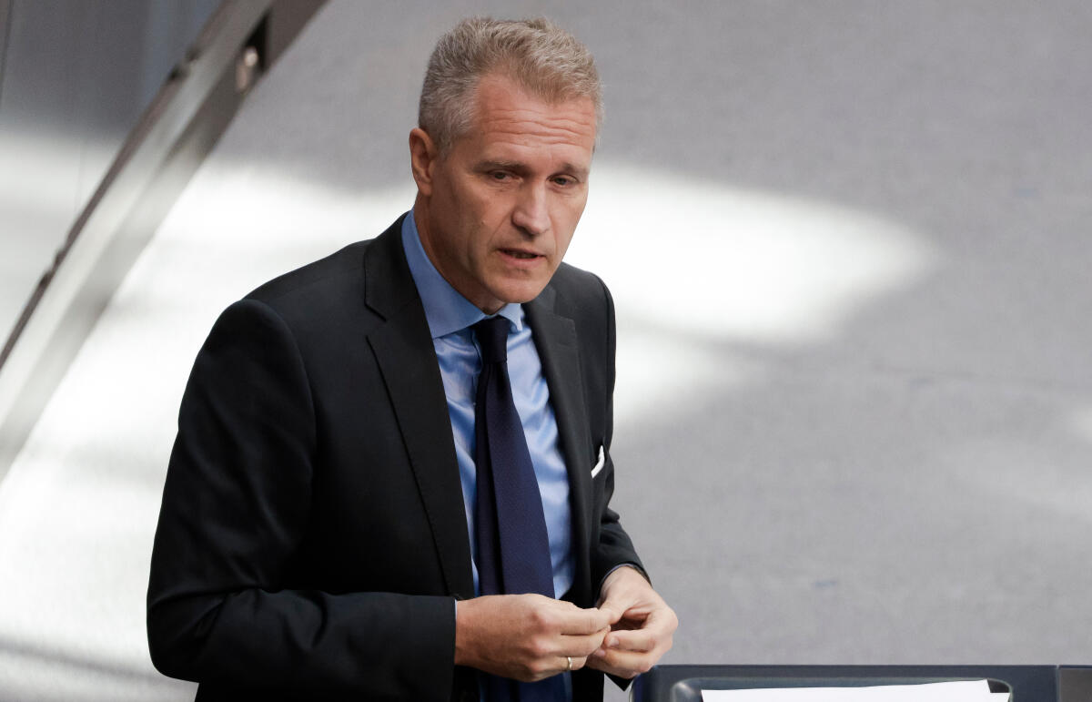 Petr Bystron, AfD, MdB, hält eine Rede zu Top 7 "China-Strategie der Bundesregierung". Bystron, Petr Petr Bystron, AfD, MdB, hält eine Rede zu Top 7 "China-Strategie der Bundesregierung".