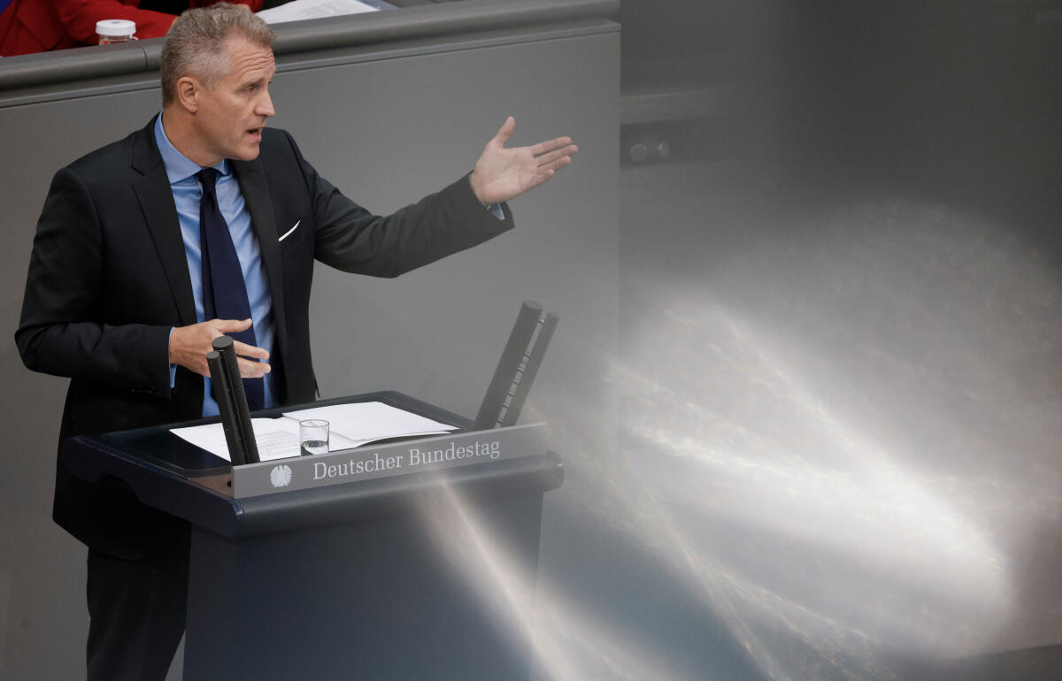 Petr Bystron, AfD, MdB, hält eine Rede zu Top 7 "China-Strategie der Bundesregierung". Bystron, Petr Petr Bystron, AfD, MdB, hält eine Rede zu Top 7 "China-Strategie der Bundesregierung".