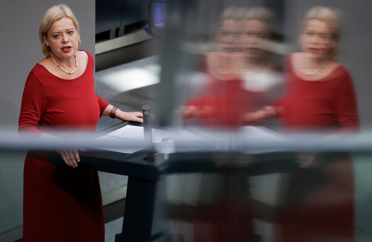 Lötzsch, Gesine Dr. Gesine Lötzsch, Die Linke., MdB, hält eine Rede zu Top 7 "China-Strategie der Bundesregierung".
