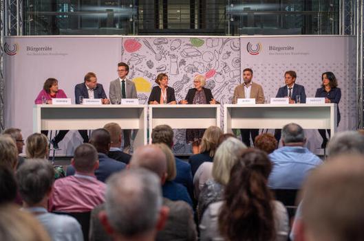 Schieder, Marianne; Stegemann, Albert; Eckert, Leon; Kuhle, Konstantin; Frömming, Götz; Akbulut, Gökay Paul-Löbe-Haus, Innenansicht