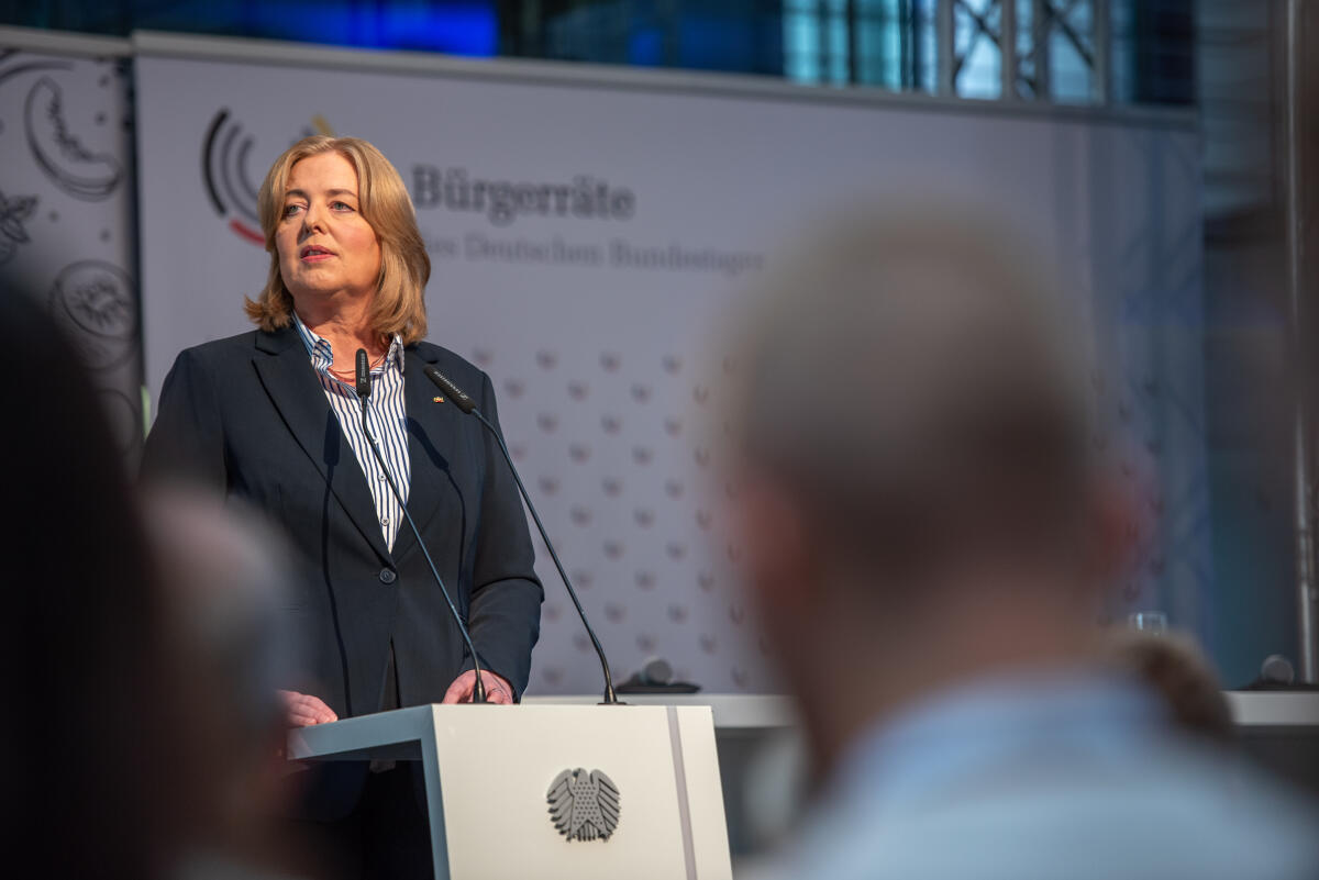 Bundestagspräsidentin Bärbel Bas, MdB, SPD, hält die Eröffnungsrede des Bürgerrats „Ernährung im Wandel“. Bas, Bärbel Bundestagspräsidentin Bärbel Bas, MdB, SPD, hält die Eröffnungsrede des Bürgerrats „Ernährung im Wandel“.