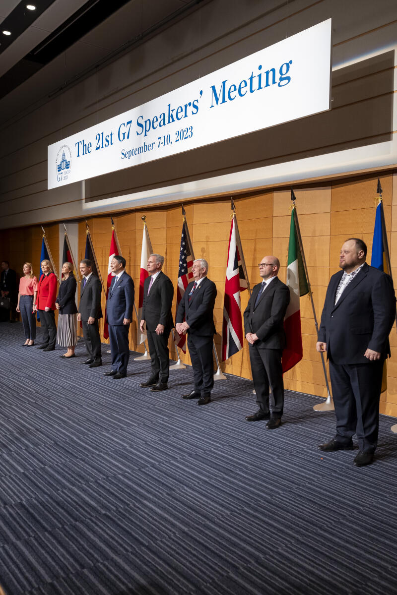 Bundestagspräsidentin Bärbel Bas, SPD, MdB, reist im Rahmen der 21. Konferenz der Präsidentinnen und Präsidenten der Parlamente der G7-Staaten nach Japan. Gruppenfoto (vrnl): Ruslan Stefantschuk, Vorsitzender der ukrainischen Werchowna Rada; Lorenzo Fontana, Präsident der italienischen Abgeordnetenkammer; Sir Lindsay Hoyle, Sprecher des britischen House of Commons; Kevin McCarthy, Sprecher des US-Repräsentantenhauses; Hiroyuki Hosoda, Präsident des japanischen Unterhauses; Anthony Rota, Präsident des House of Commons von Kanada; Yaël Braun-Pivet, Präsidentin der französischen Assemblée nationale; Bundestagspräsidentin Bärbel Bas, SPD, MdB; Roberta Metsola, Präsidentin des Europäischen Parlaments. Bas, Bärbel Bundestagspräsidentin Bärbel Bas, SPD, MdB, reist im Rahmen der 21. Konferenz der Präsidentinnen und Präsidenten der Parlamente der G7-Staaten nach Japan. Gruppenfoto (vrnl): Ruslan Stefantschuk, Vorsitzender der ukrainischen Werchowna Rada; Lorenzo Fontana, Präsident der italienischen Abgeordnetenkammer; Sir Lindsay Hoyle, Sprecher des britischen House of Commons; Kevin McCarthy, Sprecher des US-Repräsentantenhauses; Hiroyuki Hosoda, Präsident des japanischen Unterhauses; Anthony Rota, Präsident des House of Commons von Kanada; Yaël Braun-Pivet, Präsidentin der französischen Assemblée nationale; Bundestagspräsidentin Bärbel Bas, SPD, MdB; Roberta Metsola, Präsidentin des Europäischen Parlaments.