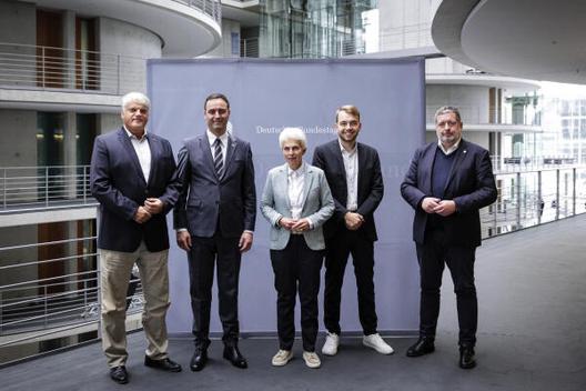 Grübel, Markus; Strack-Zimmermann, Marie-Agnes; Krämer, Philip; Nürnberger, Jörg Paul-Löbe-Haus, Sitzungssaal