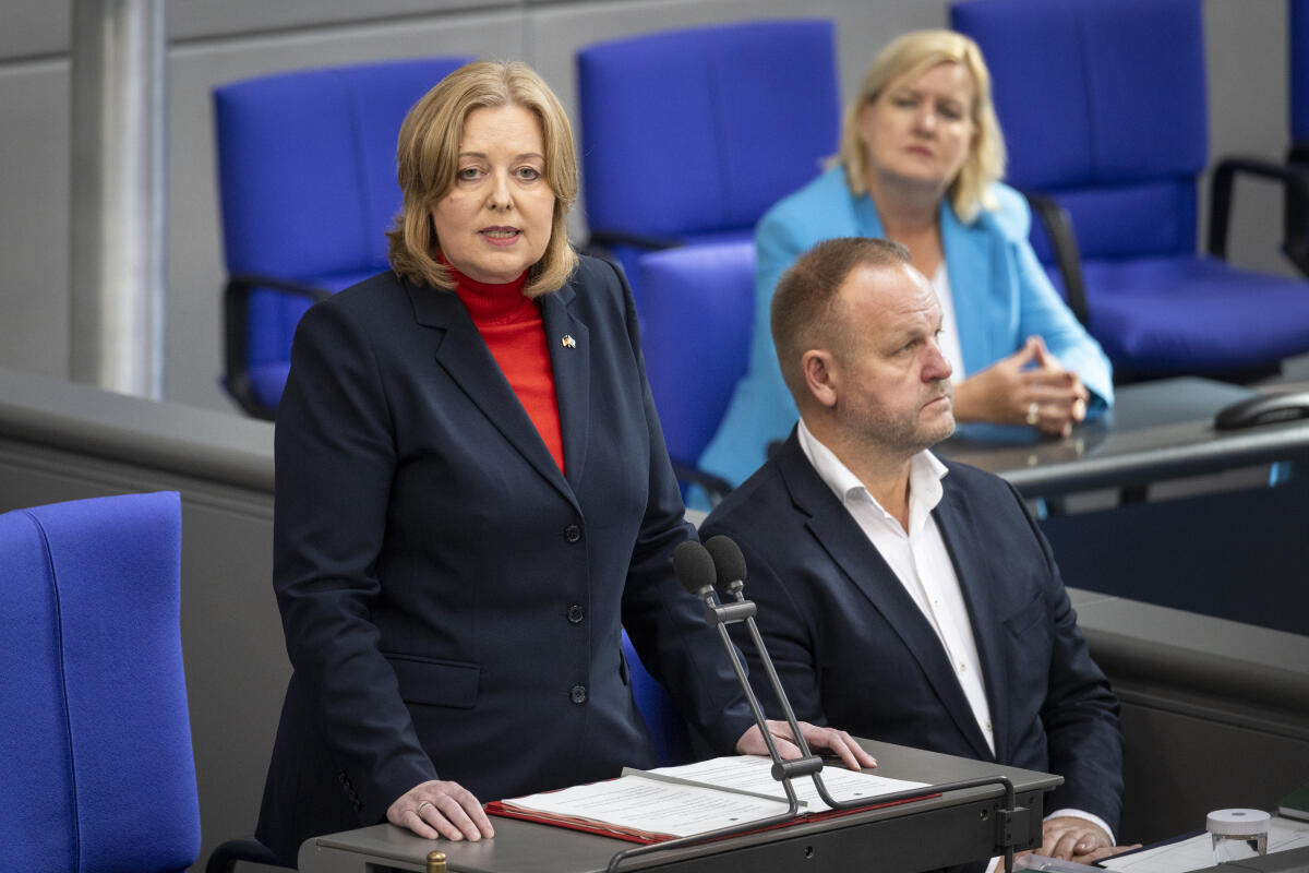 Worte vor Eintritt in die Tagesordnung von Bärbel Bas (SPD), Bundestagspräsidentin, im Deutschen Bundestag aus Anlass der Terror-Angriffe auf Israel. Bas, Bärbel Worte vor Eintritt in die Tagesordnung von Bärbel Bas (SPD), Bundestagspräsidentin, im Deutschen Bundestag aus Anlass der Terror-Angriffe auf Israel.