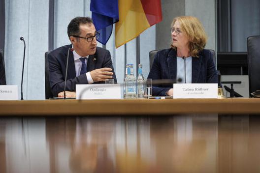 Özdemir, Cem; Rößner, Tabea Marie-Elisabeth-Lüders-Haus, Anhörungssaal