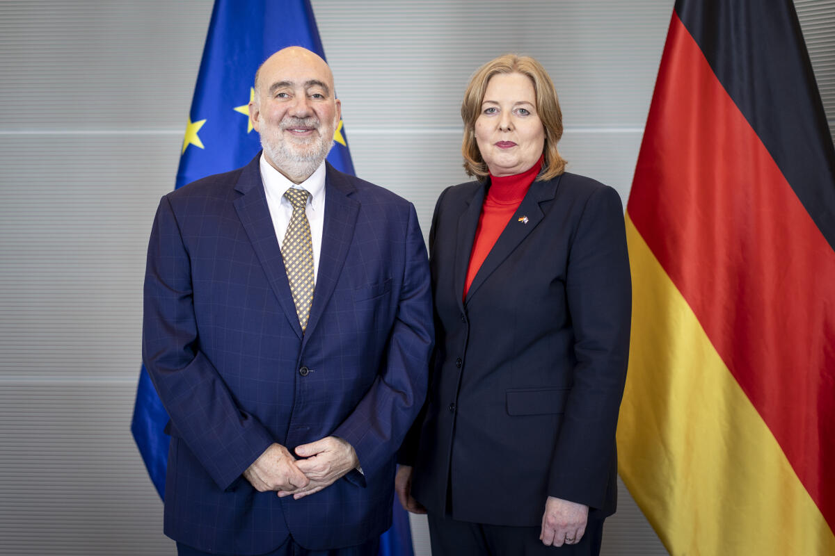 Bärbel Bas (SPD), Bundestagspräsidentin, empfängt den Botschafter des Staates Israel, Ron Prosor im Deutschen Bundestag. Bas, Bärbel Bärbel Bas (SPD), Bundestagspräsidentin, empfängt den Botschafter des Staates Israel, Ron Prosor im Deutschen Bundestag.