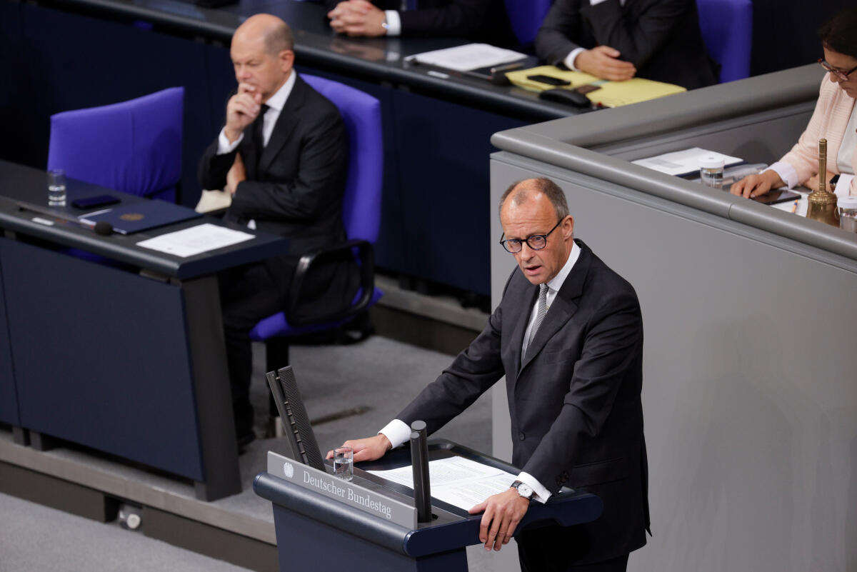 Friedrich Merz, CDU/CSU, Fraktionsvorsitzender, Rede in der 128. Sitzung, ZP 6, Thema: Regierungserklärung zur Lage in Israel.
Merz, Friedrich Friedrich Merz, CDU/CSU, Fraktionsvorsitzender, Rede in der 128. Sitzung, ZP 6, Thema: Regierungserklärung zur Lage in Israel.
