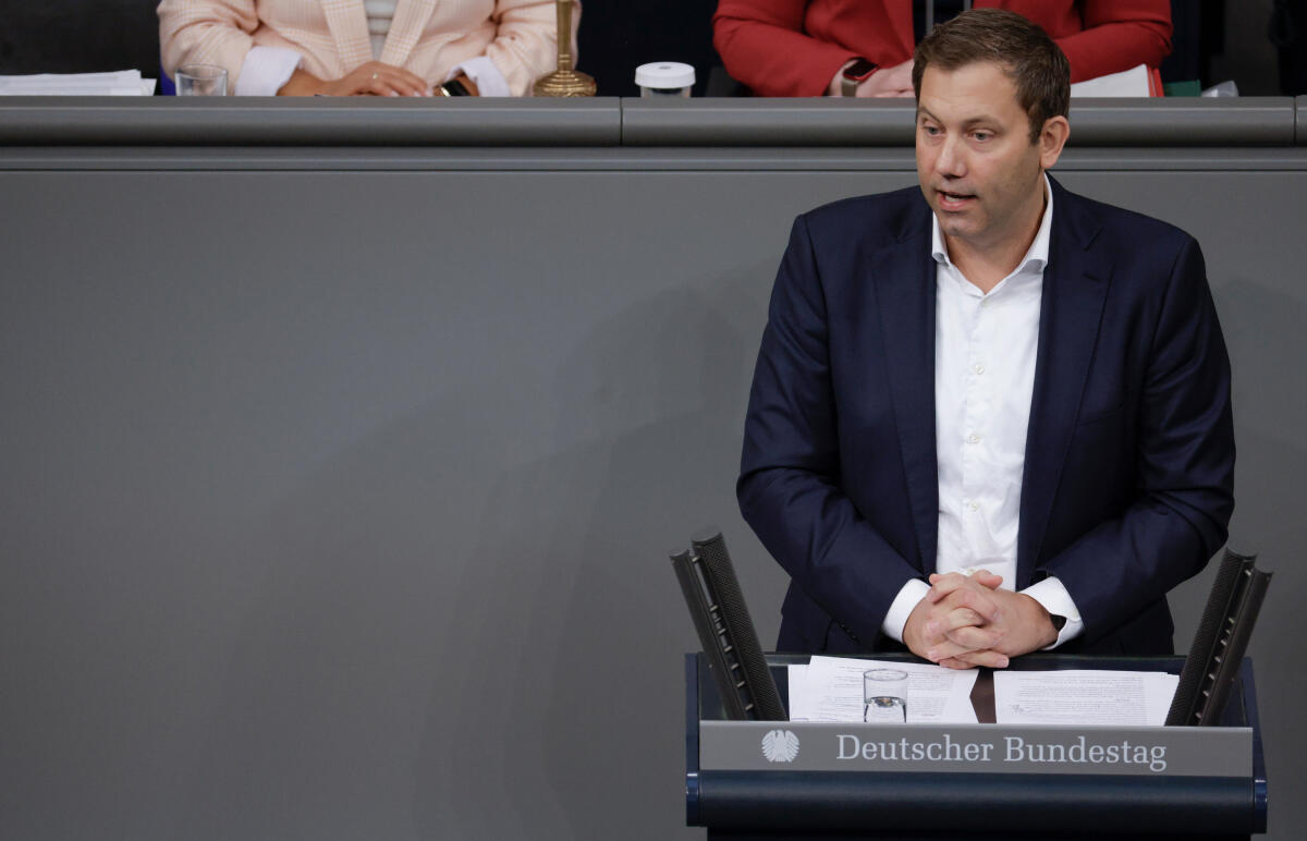 Lars Klingbeil, SPD, MdB, Rede in der 128. Sitzung, ZP 6, Thema: Regierungserklärung zur Lage in Israel. Klingbeil, Lars Lars Klingbeil, SPD, MdB, Rede in der 128. Sitzung, ZP 6, Thema: Regierungserklärung zur Lage in Israel.