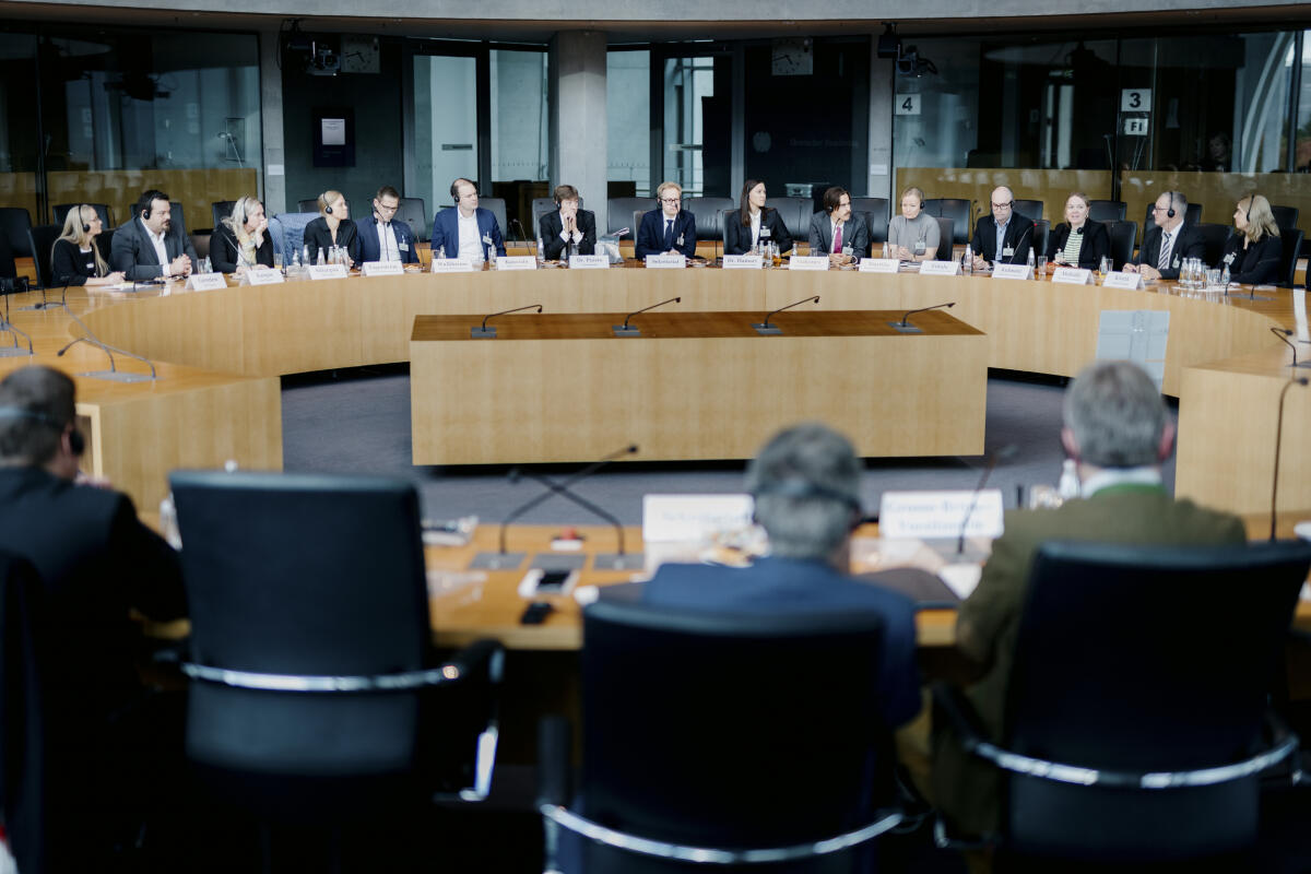 Gespräch des Wirtschaftsausschusses mit dem Wirtschaftsausschuss des finnischen Parlaments. Blick in den Saal. Gespräch des Wirtschaftsausschusses mit dem Wirtschaftsausschuss des finnischen Parlaments. Blick in den Saal.