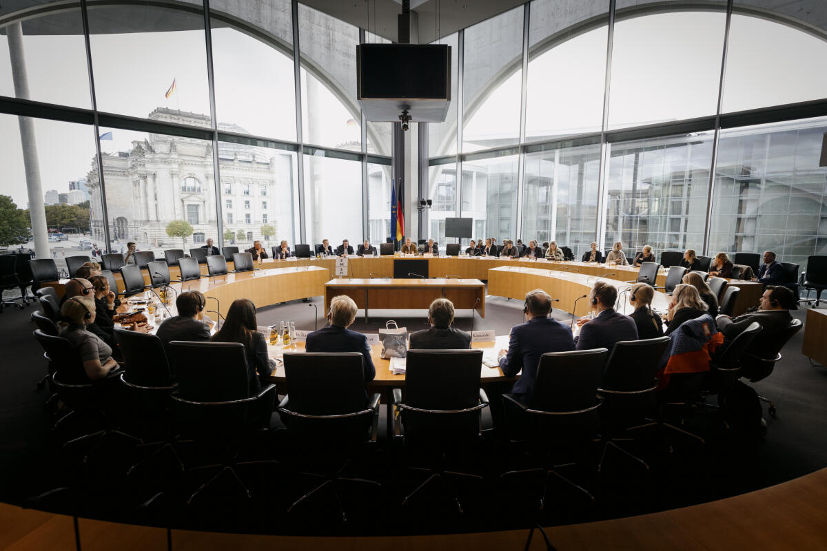 Gespräch des Wirtschaftsausschusses mit dem Wirtschaftsausschuss des finnischen Parlaments. Blick in den Saal. Gespräch des Wirtschaftsausschusses mit dem Wirtschaftsausschuss des finnischen Parlaments. Blick in den Saal.