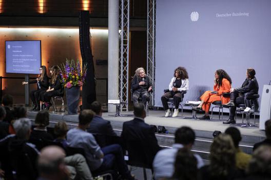 Ruppert, Debora; Ickler, Achim; Bailey, Benita; Iznaga, Ines Maria Arrechea Paul-Löbe-Haus, Innenansicht