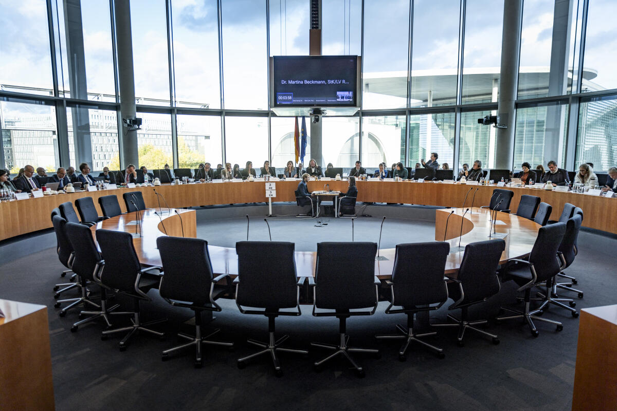  Gemeinsame Sitzung im Rahmen der Parlamentarischen Begleitveranstaltung des Ausschusses für die Angelegenheiten der Europäischen Union zum Berliner Prozess mit Abgeordneten aus den Westbalkanstaaten. Blick in den Saal.