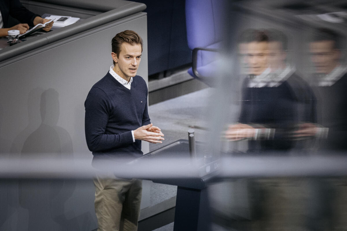 Matthias David Mieves, SPD, MdB, hält eine Rede zu TOP 9 „Digitalisierung im Gesundheitswesen“ im Plenum. Mieves, Matthias Matthias David Mieves, SPD, MdB, hält eine Rede zu TOP 9 „Digitalisierung im Gesundheitswesen“ im Plenum.