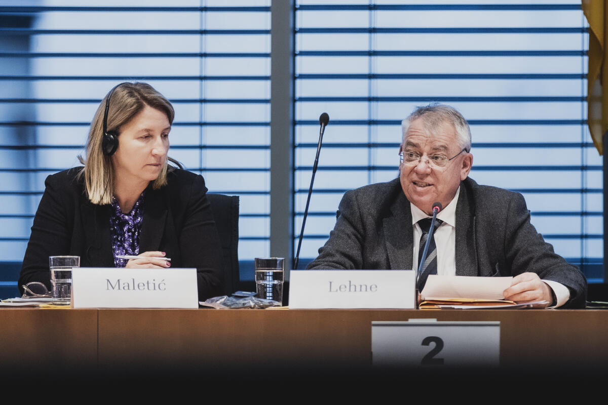 Mitglied des Europäischen Rechnungshofes, Klaus-Heiner Lehne (r), zu Gast im Ausschuss für die Angelegenheiten der Europäischen Union. Mitglied des Europäischen Rechnungshofes, Klaus-Heiner Lehne (r), zu Gast im Ausschuss für die Angelegenheiten der Europäischen Union.