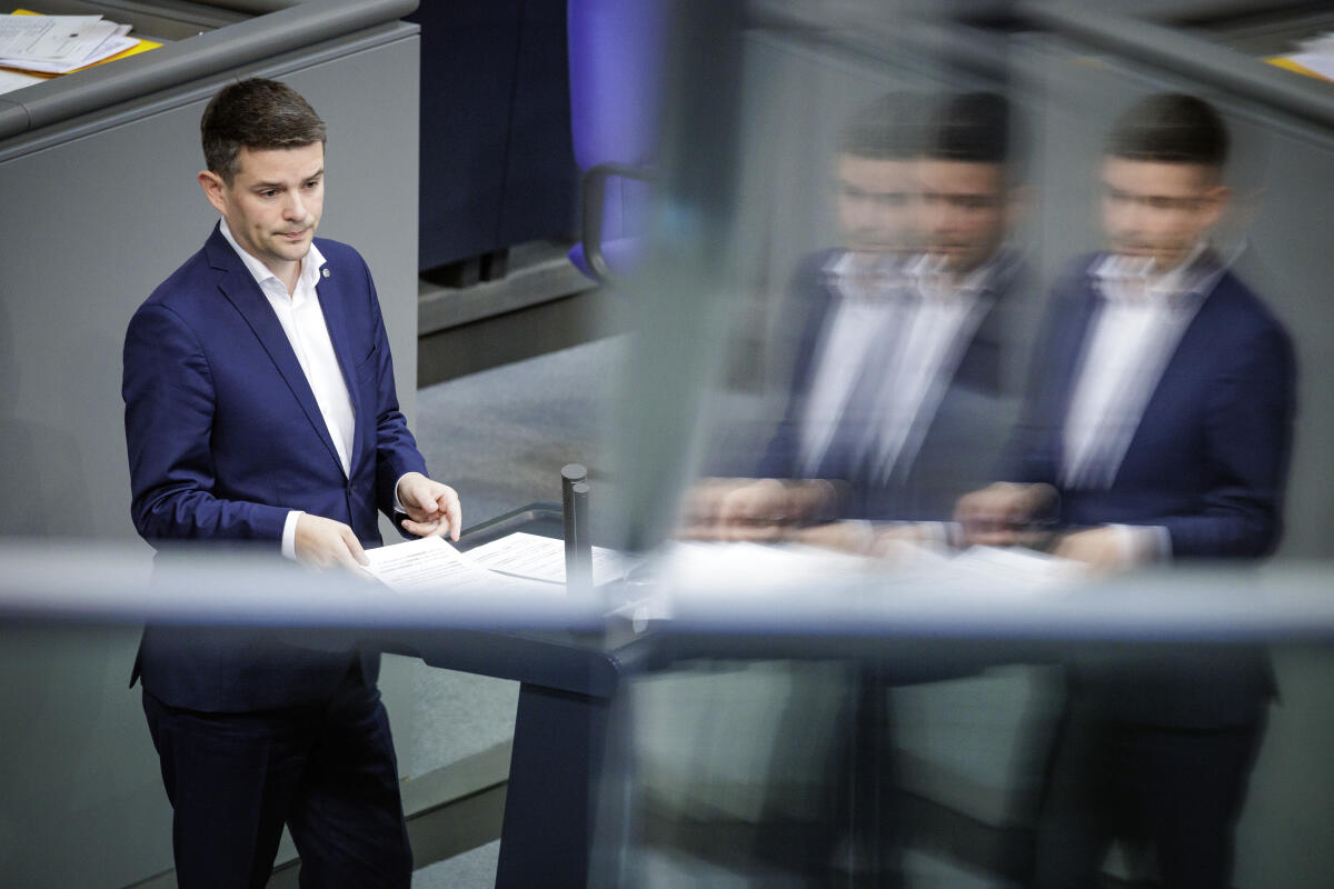 Dr. Marcus Faber, FDP, MdB, hält Rede zu TOP 8 "Förderung des Wiederaufbaus der Ukraine" im Plenum. Faber, Marcus Dr. Marcus Faber, FDP, MdB, hält Rede zu TOP 8 "Förderung des Wiederaufbaus der Ukraine" im Plenum.