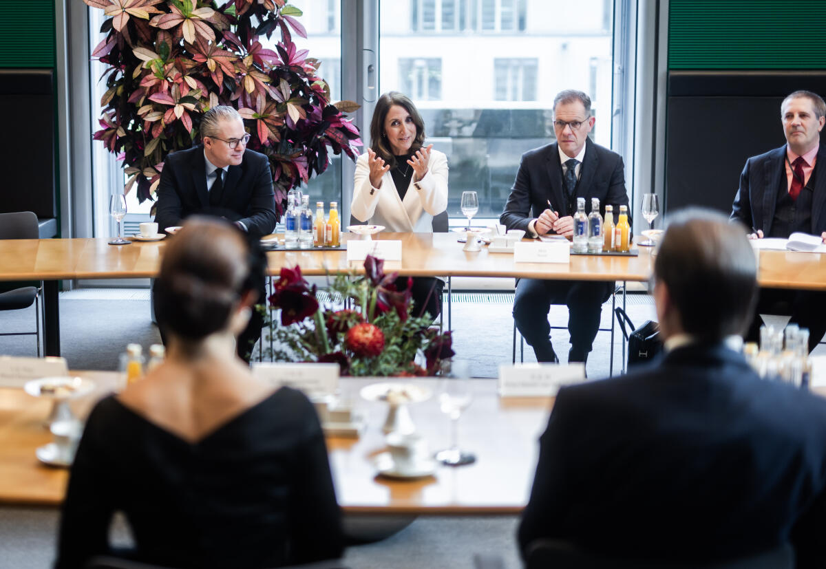 Bundestagsvizepräsidentin Aydan Özoguz, SPD, MdB, empfängt die Kronprinzessin Viktoria von Schweden zu einem Gespräch. Özoğuz, Aydan Bundestagsvizepräsidentin Aydan Özoguz, SPD, MdB, empfängt die Kronprinzessin Viktoria von Schweden zu einem Gespräch.