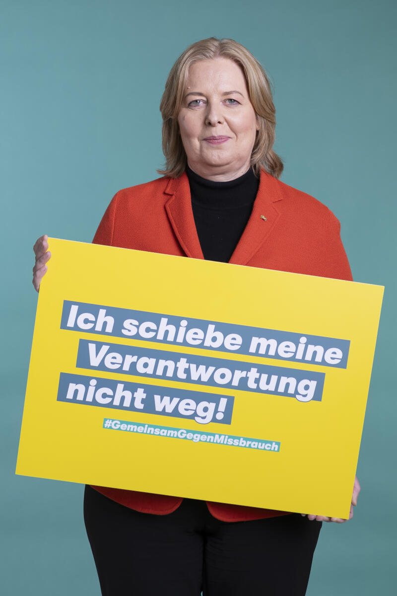 Bundestagspräsidentin Bärbel Bas, SPD, MdB, lädt zusammen mit der Kinderkommission des Deutschen Bundestages und der Unabhängigen Beauftragten für Fragen des sexuellen Kindesmissbrauchs, Kerstin Claus, zu einer gemeinsamen Veranstaltung gegen sexuelle Gewalt an Kindern und Jugendlichen ein. Anlass ist die Aufklärungs- und Aktivierungskampagne unter dem Motto "Schieb deine Verantwortung nicht weg". Bas, Bärbel Bundestagspräsidentin Bärbel Bas, SPD, MdB, lädt zusammen mit der Kinderkommission des Deutschen Bundestages und der Unabhängigen Beauftragten für Fragen des sexuellen Kindesmissbrauchs, Kerstin Claus, zu einer gemeinsamen Veranstaltung gegen sexuelle Gewalt an Kindern und Jugendlichen ein. Anlass ist die Aufklärungs- und Aktivierungskampagne unter dem Motto "Schieb deine Verantwortung nicht weg".