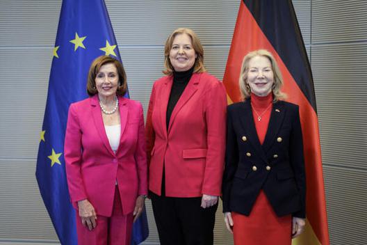 Pelosi, Nancy; Bas, Bärbel; Gutmann, Amy Reichstagsgebäude, Empfangsraum