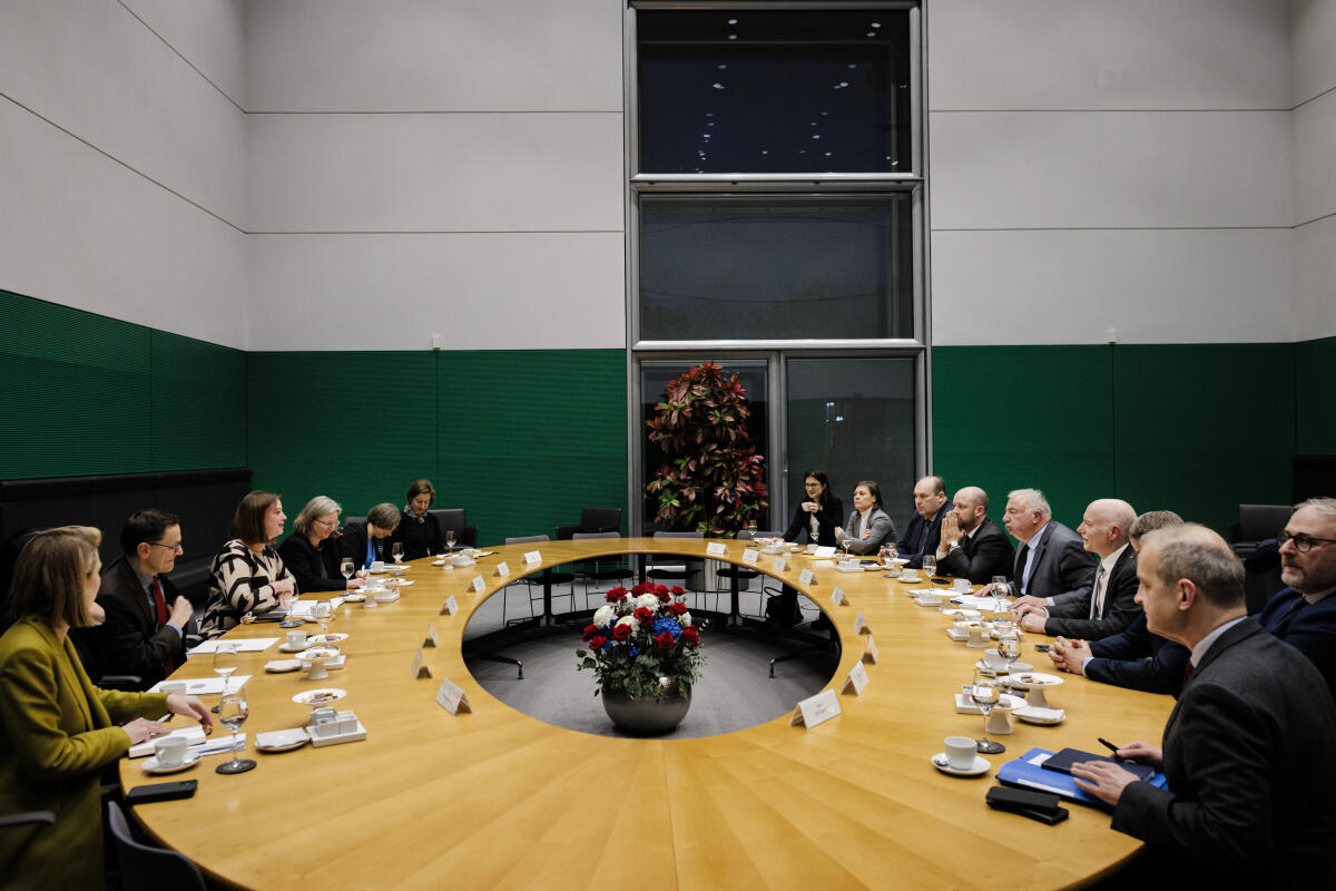Bundestagsvizepräsidentin Yvonne Magwas, CDU/CSU, MdB, empfängt den Senatspräsidenten der Französischen Republik Gérard Larcher zu einem Gespräch. Blick in den Raum. Magwas, Yvonne Bundestagsvizepräsidentin Yvonne Magwas, CDU/CSU, MdB, empfängt den Senatspräsidenten der Französischen Republik Gérard Larcher zu einem Gespräch. Blick in den Raum.