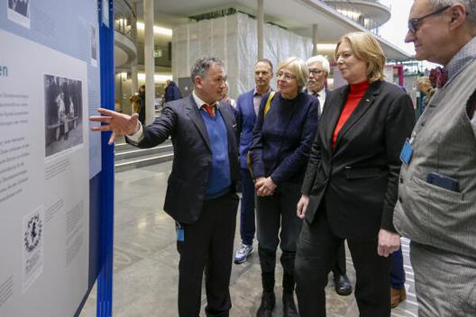 Bas, Bärbel; Steinle, Karl-Heinz; Petzel, Andreas; Eschebach, Insa Paul-Löbe-Haus, Innenansicht