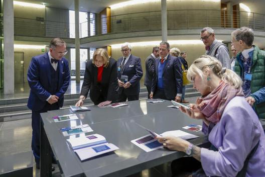 Bas, Bärbel; Steinle, Karl-Heinz; Schirdewahn, Klaus; Metzner, Helmut Paul-Löbe-Haus, Innenansicht