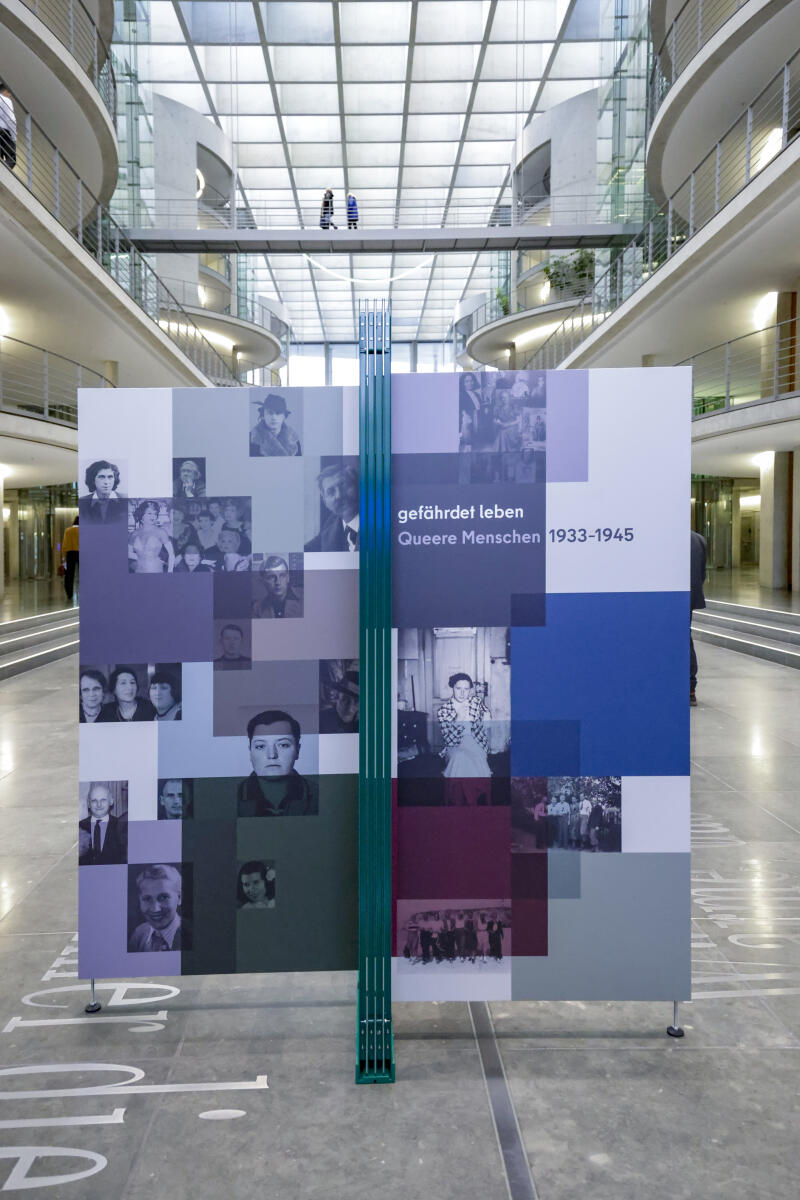 Eröffnung der Ausstellung „gefährdet leben. Queere Menschen 1933-1945“ in der Halle des Paul-Löbe-Hauses. Eröffnung der Ausstellung „gefährdet leben. Queere Menschen 1933-1945“ in der Halle des Paul-Löbe-Hauses.