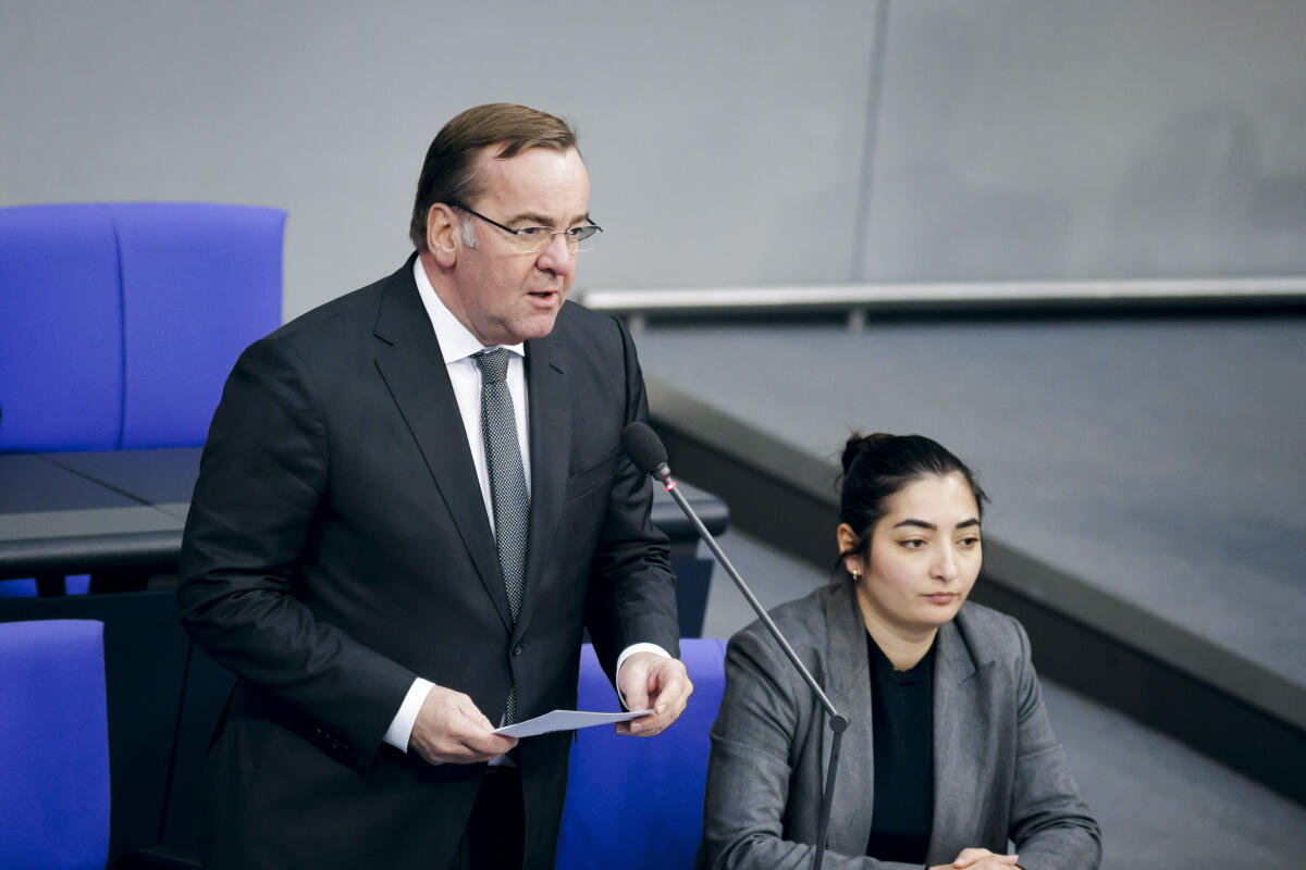 Boris Pistorius (SPD), Bundesminister der Verteidigung, aufgenommen bei einer Regierungsbefragung im Deutschen Bundestag. Berlin, 29.11.2023. Pistorius, Boris Boris Pistorius (SPD), Bundesminister der Verteidigung, aufgenommen bei einer Regierungsbefragung im Deutschen Bundestag. Berlin, 29.11.2023.