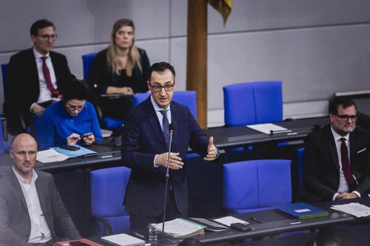 Özdemir, Cem Reichstagsgebäude, Plenarsaal